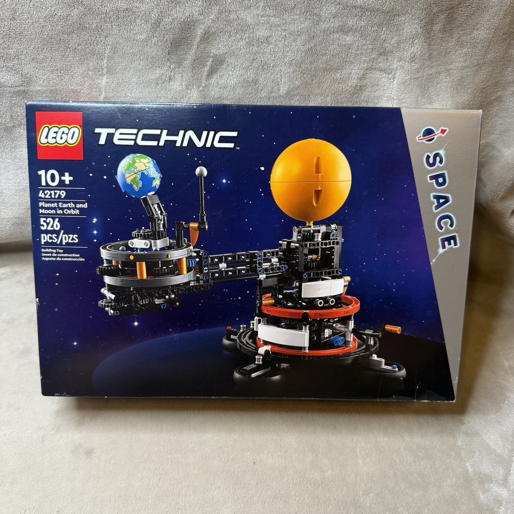 LEGO Technic Planet Earth and Moon in Orbit Space Set 42179, 526 Pieces, 10+
